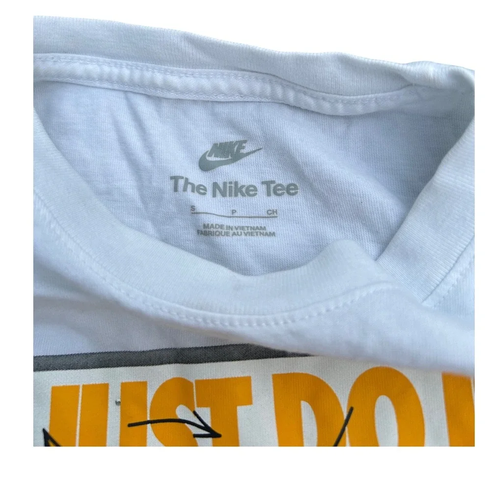 Nike Boys Just Do It Graphic T-Shirt White Short Sleeve Crewneck Size Small